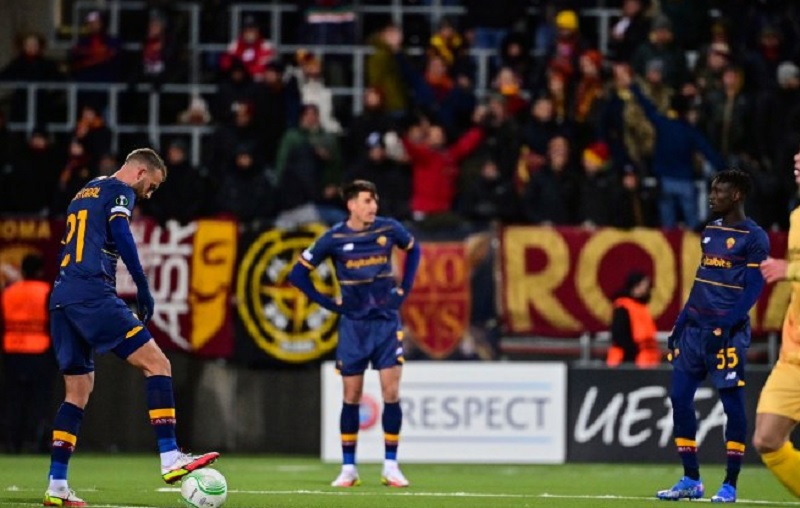 AS Roma thua kinh hoàng tại vòng bảng UEFA Europa Conference League